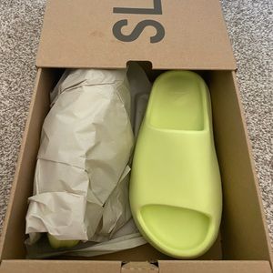 Yezzy slides size 4 brand new in box
